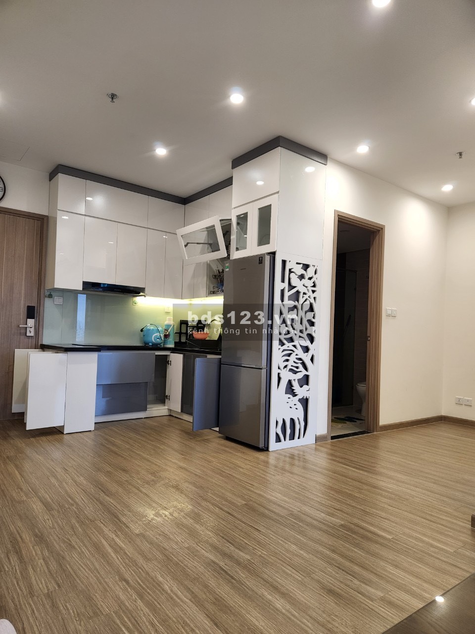 Chính chủ bán cắt lỗ căn 1 phòng ngủ + 1 Sakura 2.150 Vinhomes Smart City.