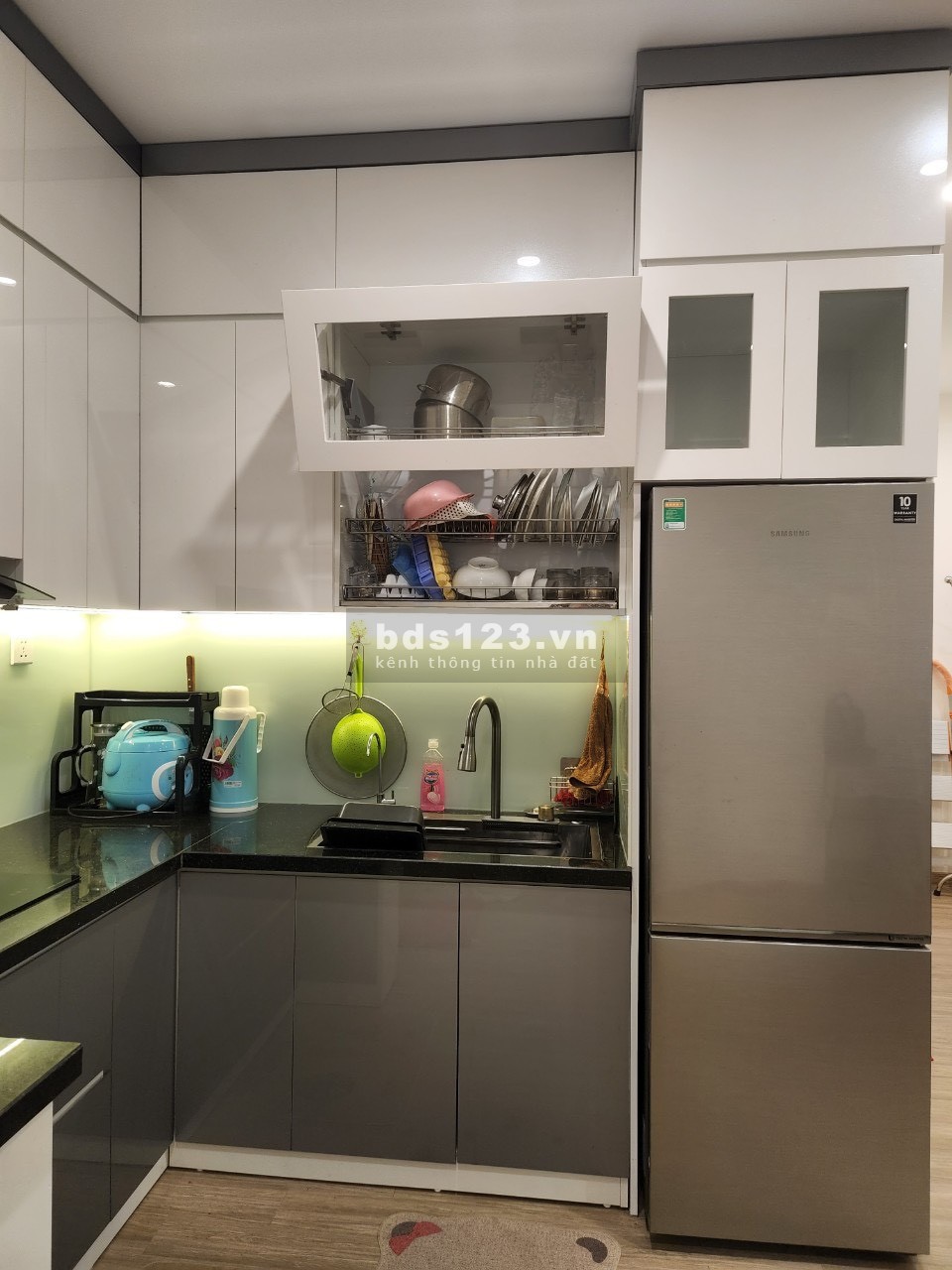 Chính chủ bán cắt lỗ căn 1 phòng ngủ + 1 Sakura 2.150 Vinhomes Smart City.