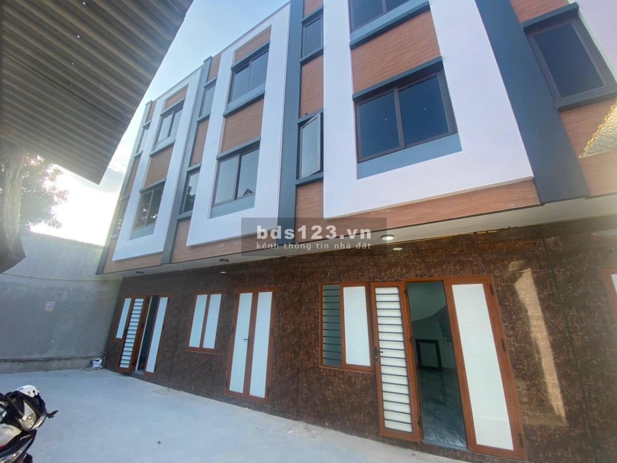 Bán nhà đẹp 3 tầng mới xây tài chính công nhân