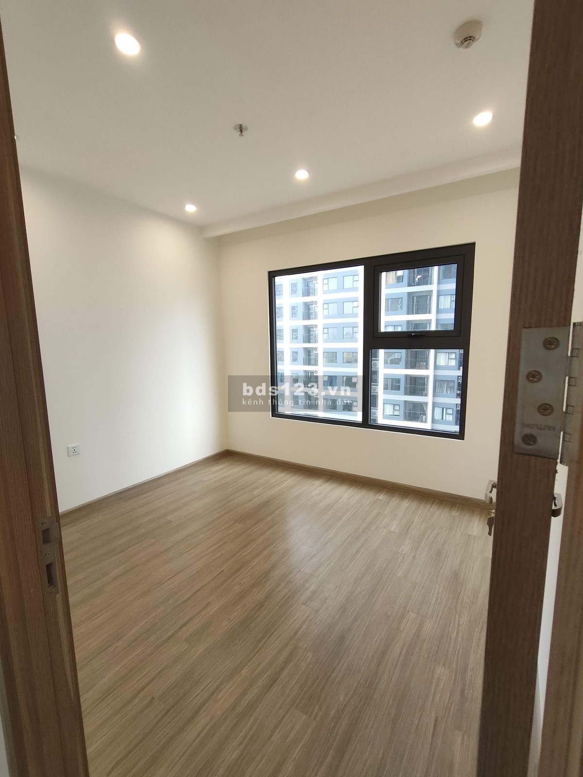 Bán căn hộ 2N2WC + 64m2 Smart City giá 3,7x tỷ