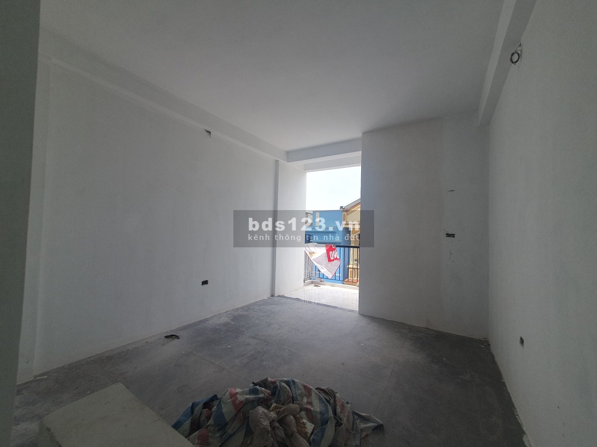 Bán nhà tại ngõ 142 Lệ Mật Long Biên