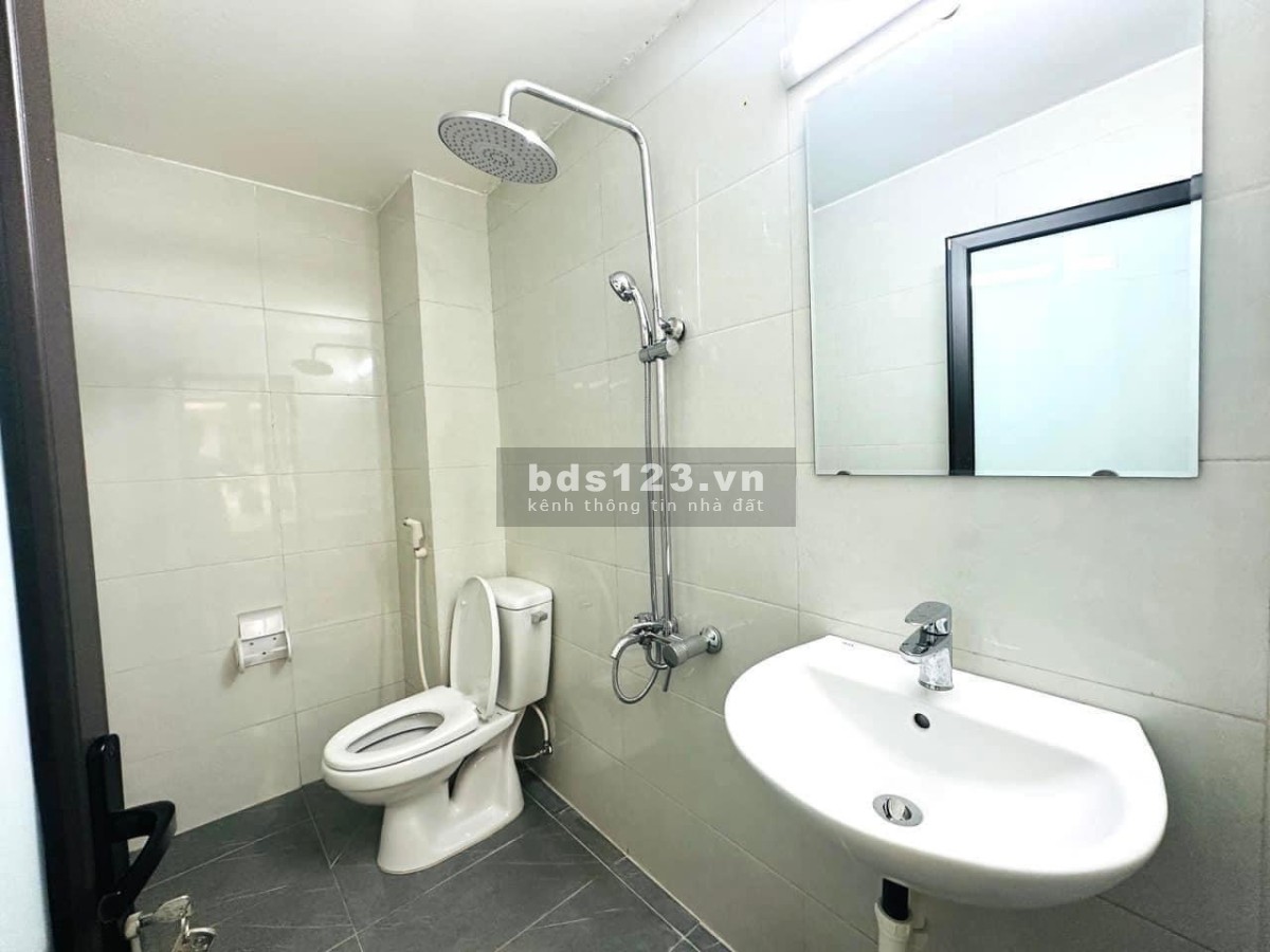 Bán nhà Hoàng Quốc Việt DT 40m², Nhà xây 4,7 Tầng Chỉ Chỉ 4,7 tỷ