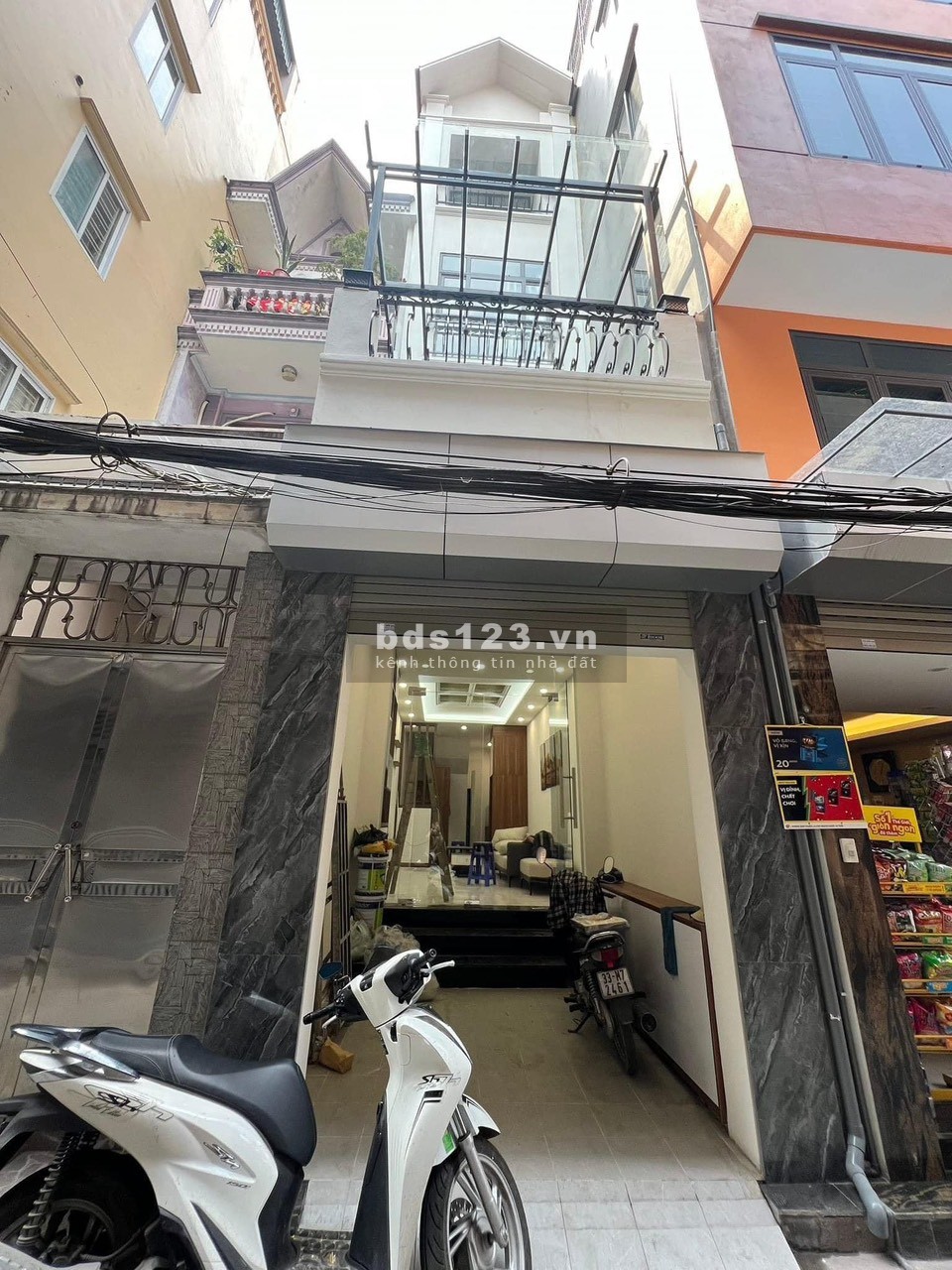 Bán nhà Hoàng Quốc Việt DT 40m², Nhà xây 4,7 Tầng Chỉ Chỉ 4,7 tỷ