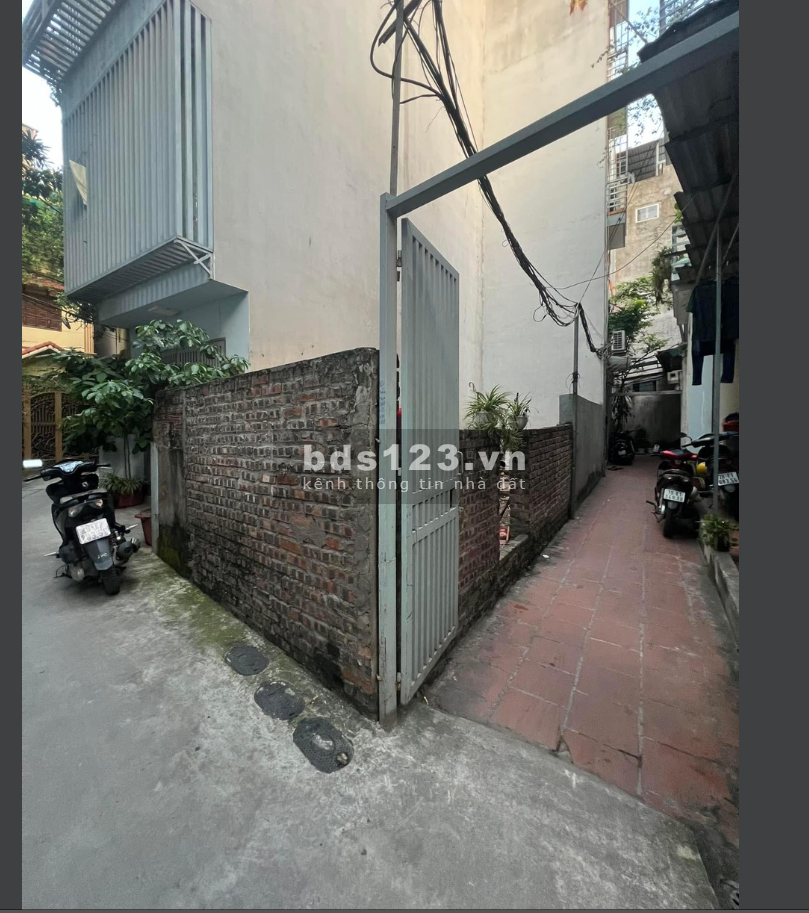 Bán mảnh đất gần Công viên Hòa Bình, DT 30m², nhỉnh 3 tỷ, ngõ thông, 3 gác, ôtô 30m