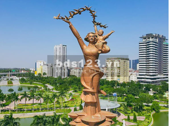 Bán mảnh đất gần Công viên Hòa Bình, DT 30m², nhỉnh 3 tỷ, ngõ thông, 3 gác, ôtô 30m