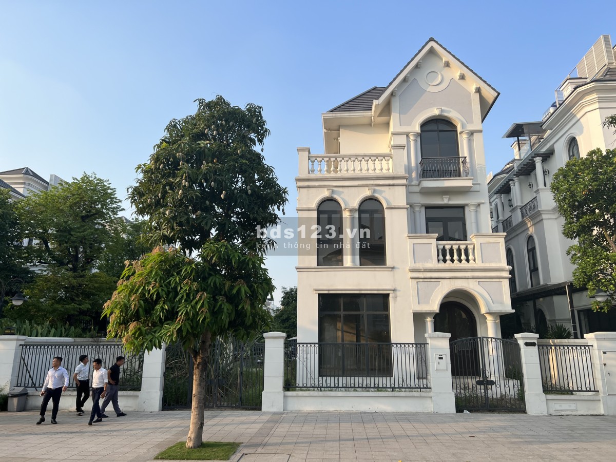 (Bán gấp) Biệt thự nhà vườn Sao Biển mặt đường 30m giá 32.8 tỷ Vin Gia Lâm (0985941715)