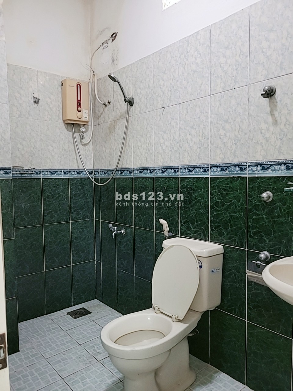 Giá 3.800.000 (có máy lạnh, máy nóng lạnh, kệ bếp) CHDV mới xây quận 7