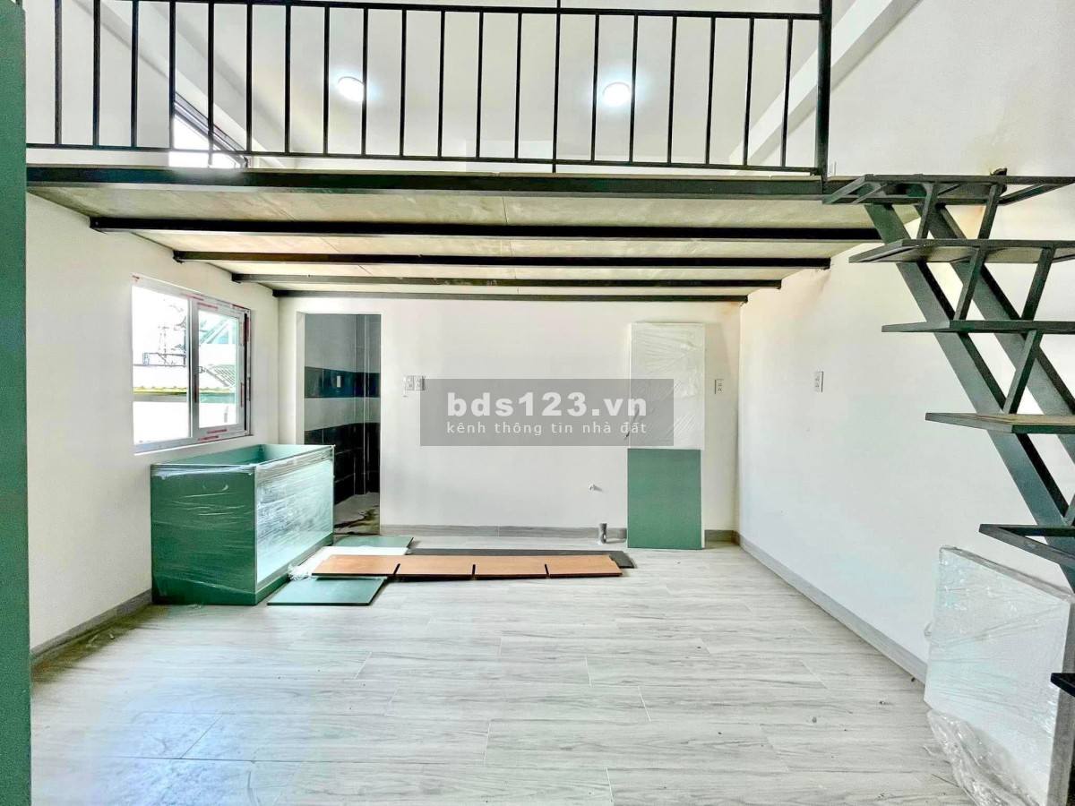 Cho thuê gấp căn hộ duplex gác 1M7 + Ban công rộng + Tách bếp