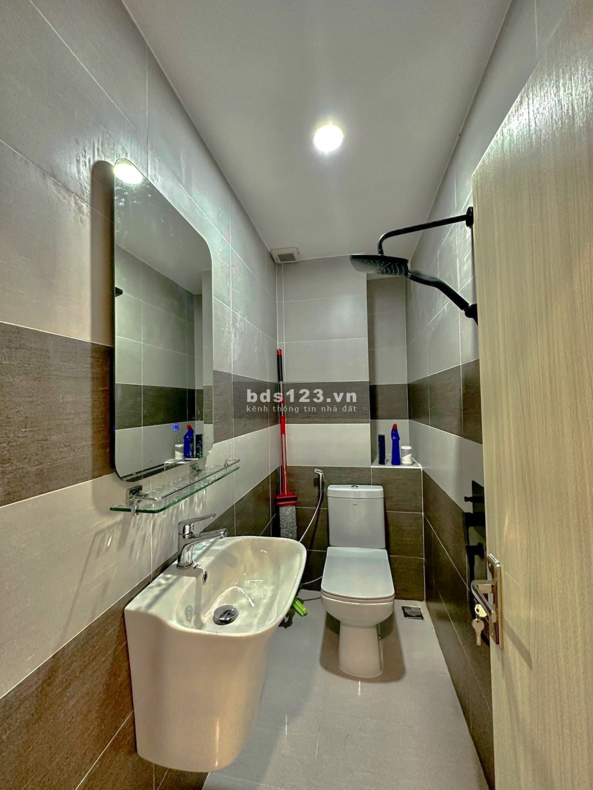 Cho thuê gấp căn hộ duplex gác 1M7 + Ban công rộng + Tách bếp