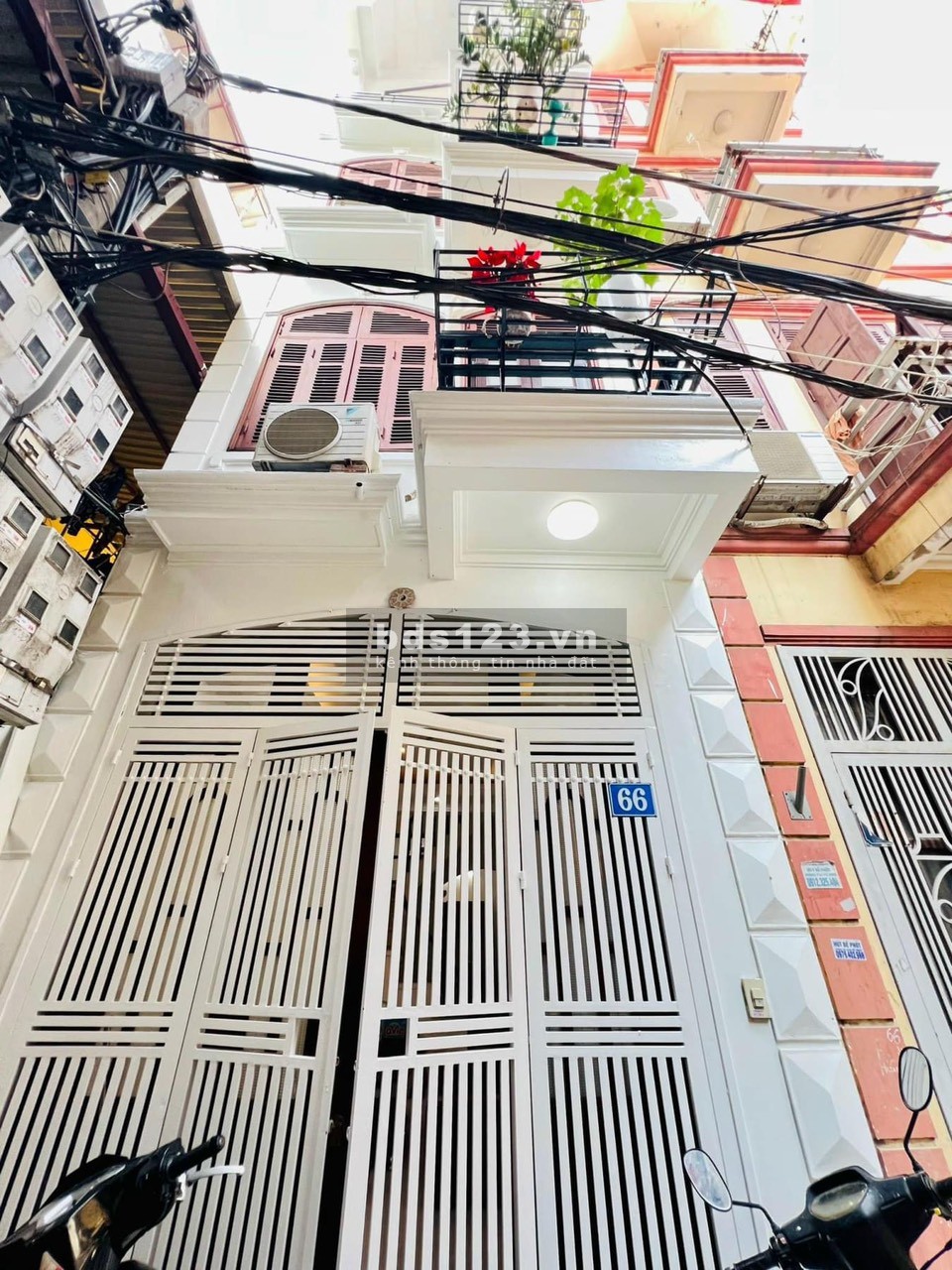Cần bán gấp nhà Cầu Giấy, 36m2, 4 tầng, giá chỉ 5 tỷ. Ngõ thông, khu tiện ích, gần Đại học Quốc Gia.