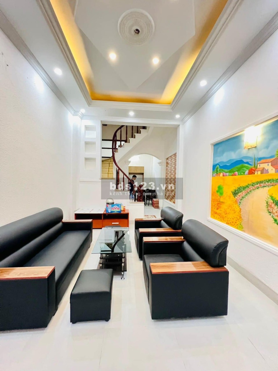 Cần bán gấp nhà Cầu Giấy, 36m2, 4 tầng, giá chỉ 5 tỷ. Ngõ thông, khu tiện ích, gần Đại học Quốc Gia.
