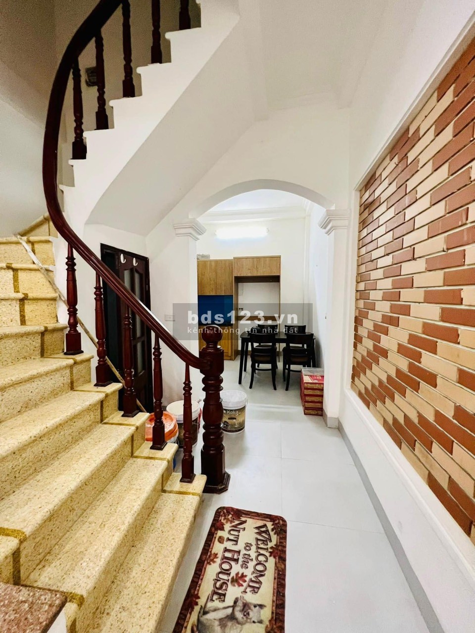 Cần bán gấp nhà Cầu Giấy, 36m2, 4 tầng, giá chỉ 5 tỷ. Ngõ thông, khu tiện ích, gần Đại học Quốc Gia.