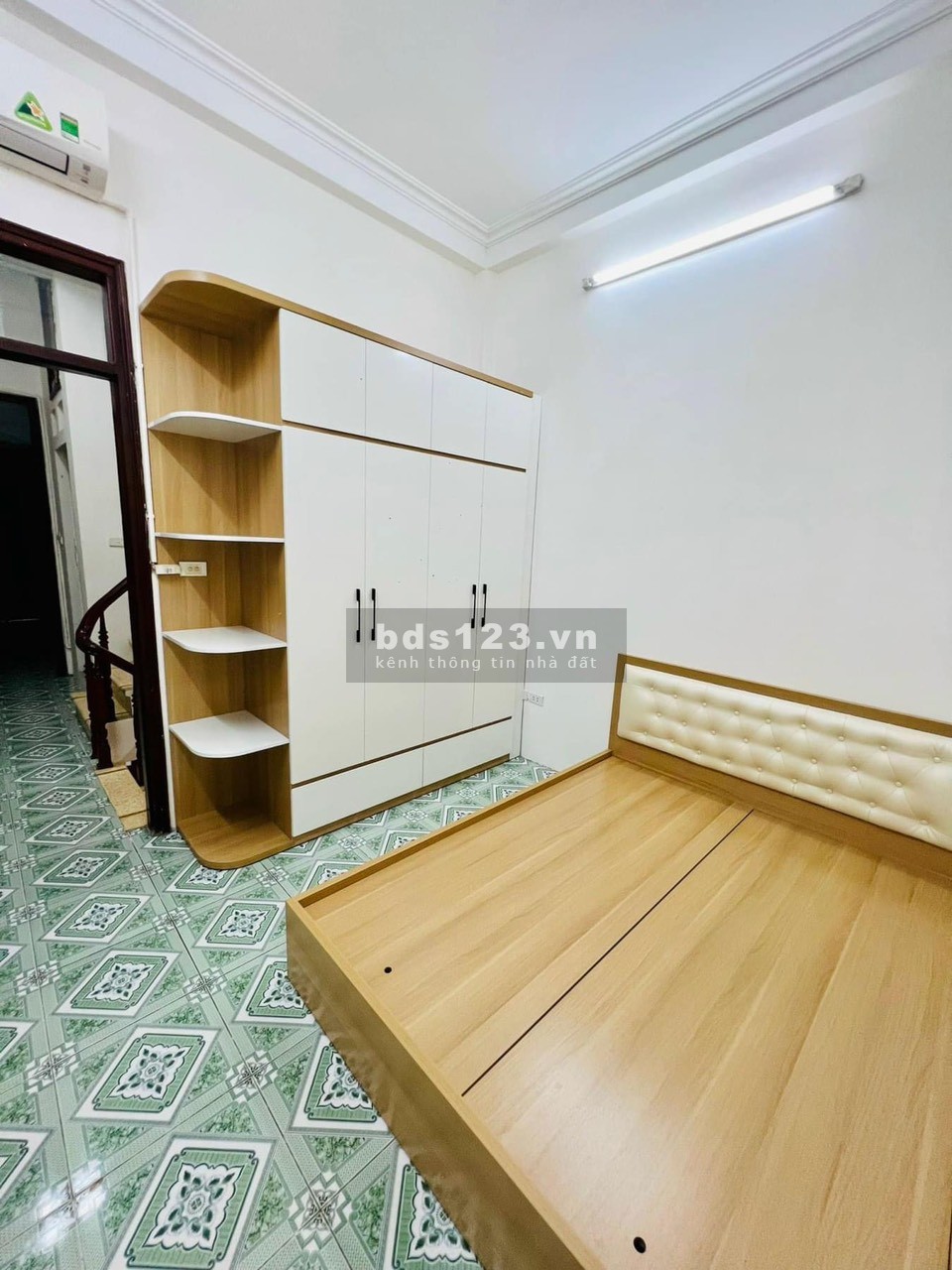Cần bán gấp nhà Cầu Giấy, 36m2, 4 tầng, giá chỉ 5 tỷ. Ngõ thông, khu tiện ích, gần Đại học Quốc Gia.