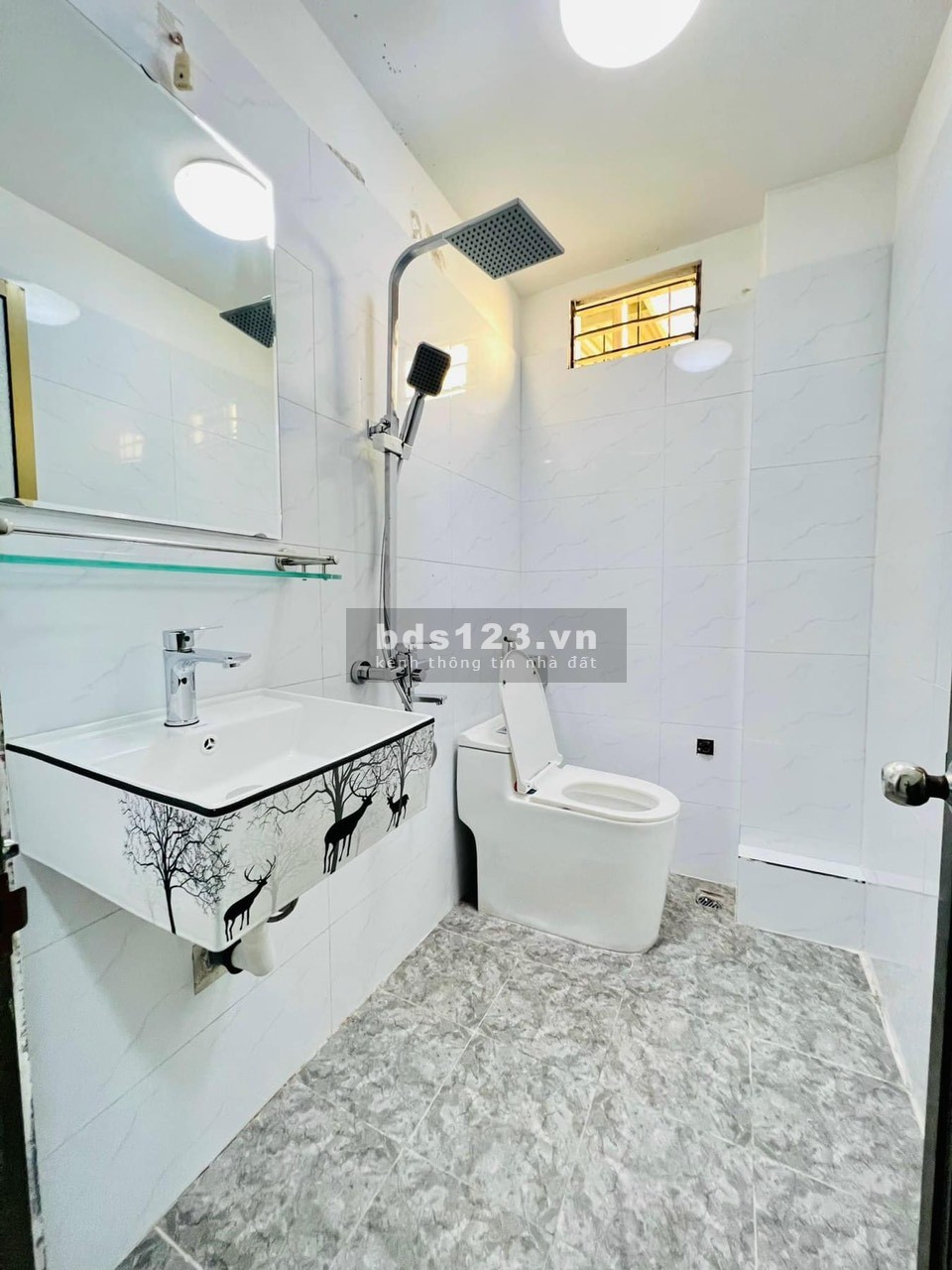 Cần bán gấp nhà Cầu Giấy, 36m2, 4 tầng, giá chỉ 5 tỷ. Ngõ thông, khu tiện ích, gần Đại học Quốc Gia.