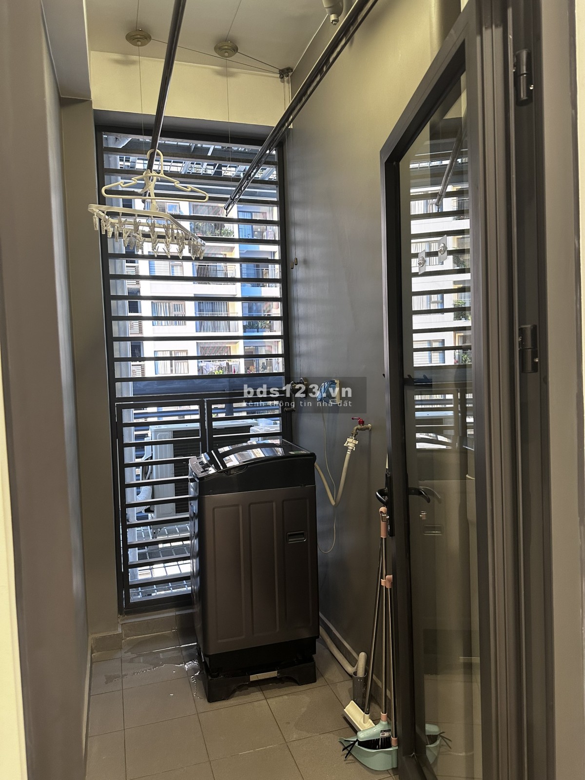 Chuyển nhà mặt đất, cần bán căn 2PN 1WC, 54m2, full đồ giá 2 tỷ 520 BP Vinhomes Smart City
