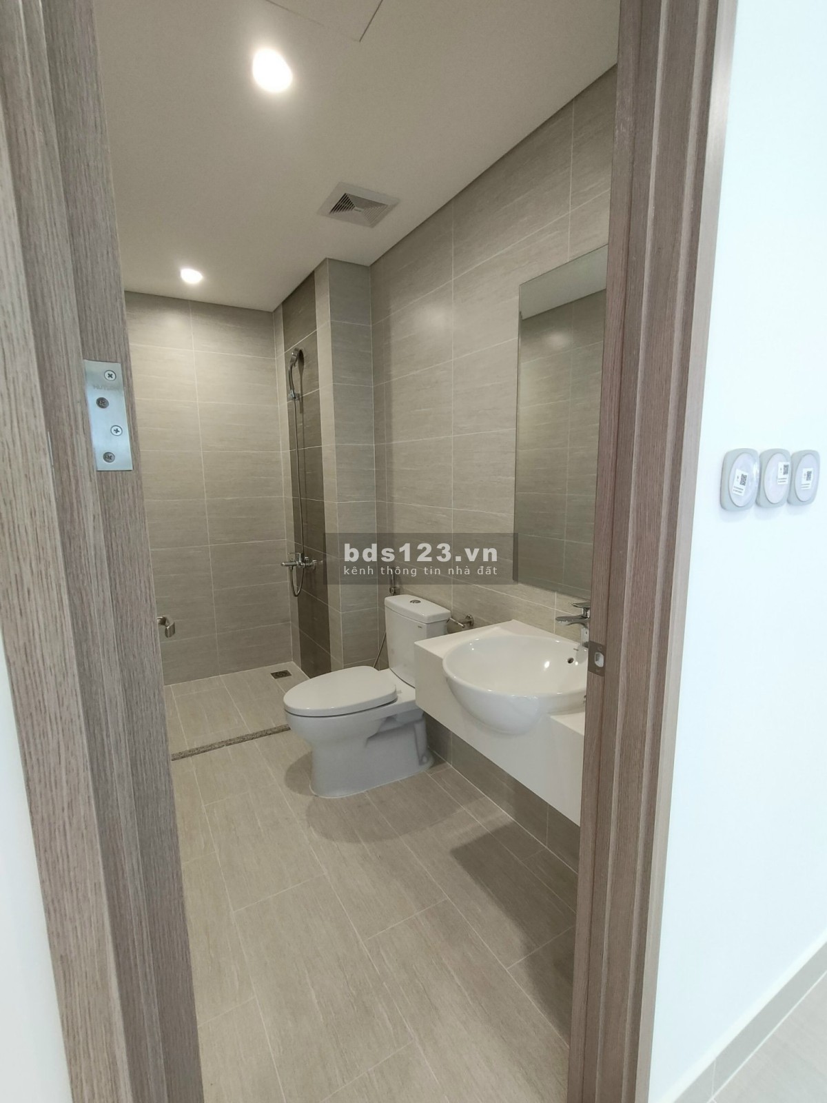 Bán gấp căn góc 2 ngủ, 63m2, giá 2.750 tỷ tại Vinhomes Smart City.
