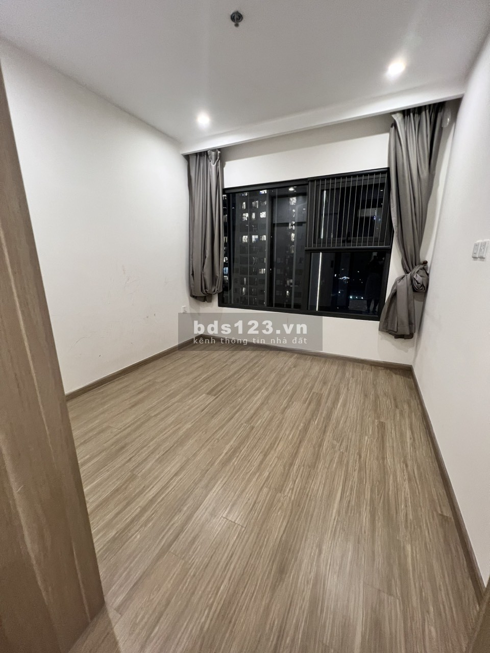 Bán căn hộ 2PN 54M tòa S205, tầng trung view thoáng mát tại Vinhomes Smart City giá 2.45 tỷ TV.