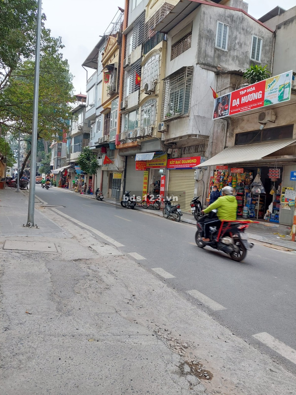 Mặt phố Lương Yên – 2 Mặt thoáng – Mặt tiền 6m - Ô tô để trong nhà