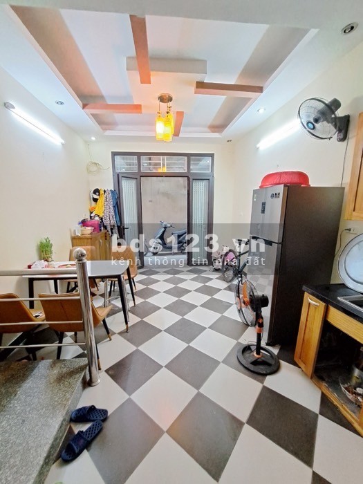 chủ nhà cần bán gấp, 30M2 - 5 Tầng - nhỉnh hơn 3 tỷ - phố Quan Nhân