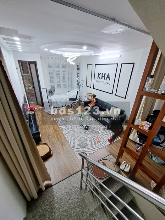 chủ nhà cần bán gấp, 30M2 - 5 Tầng - nhỉnh hơn 3 tỷ - phố Quan Nhân
