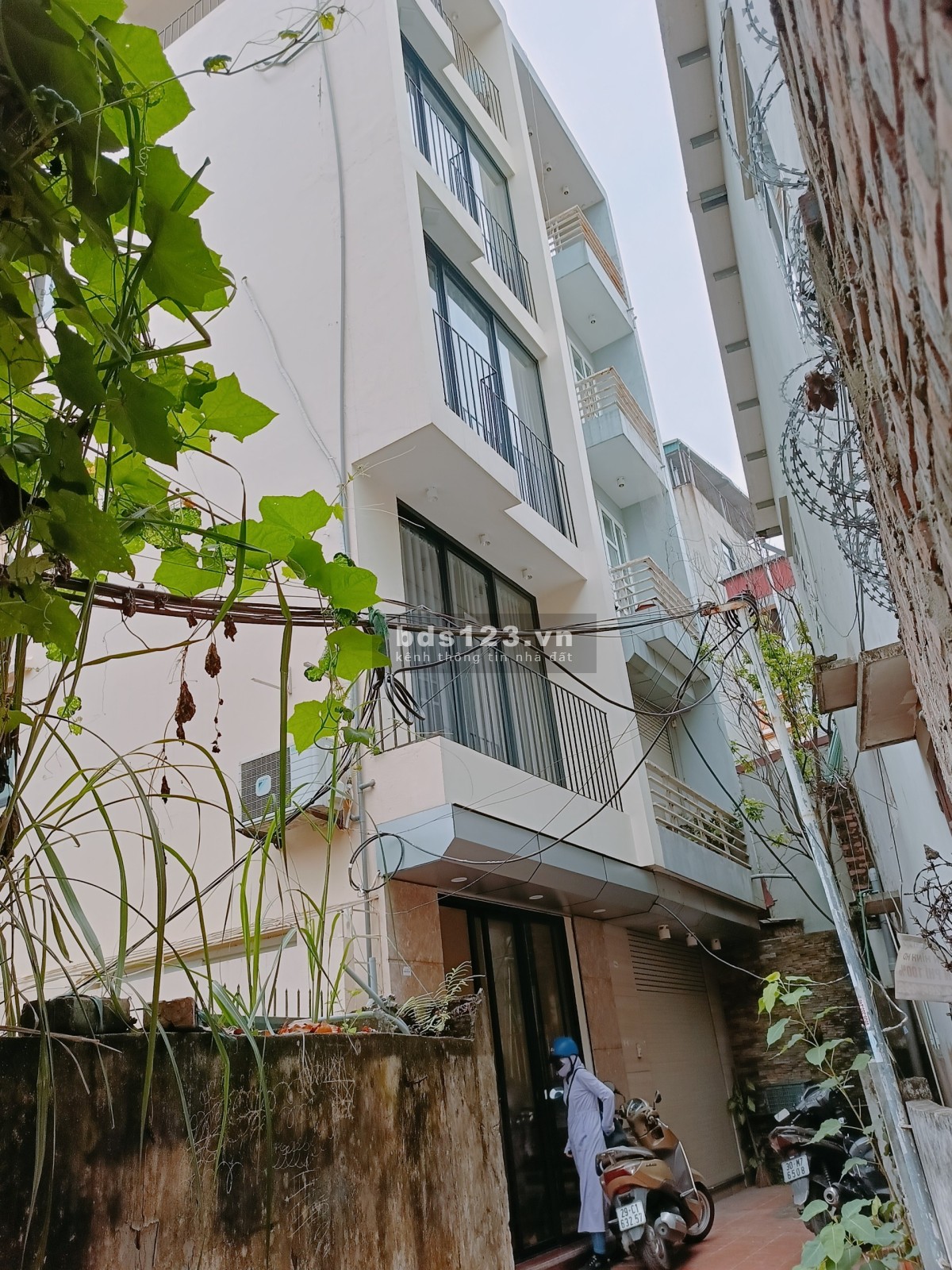 Cho thuê nhà chính chủ Lạc Long Quân. Liên hệ: 0941054921