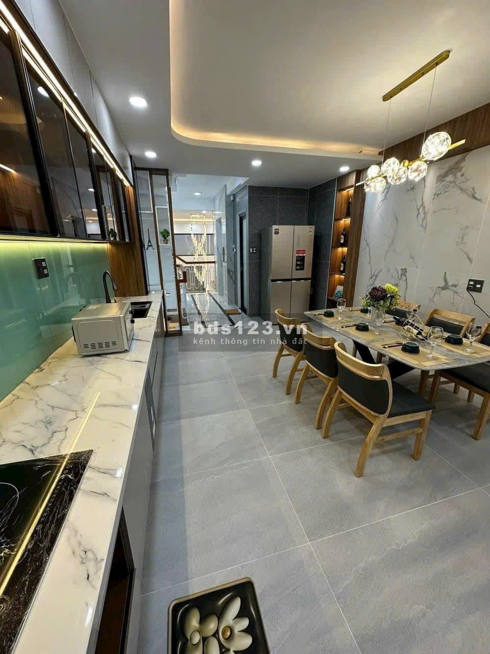Bán gấp nhà Hẻm đẹp hẻm 8m Hoàng Hoa Thám, p12, Tân Bình, 56m2, giá bán 8,2 tỷ