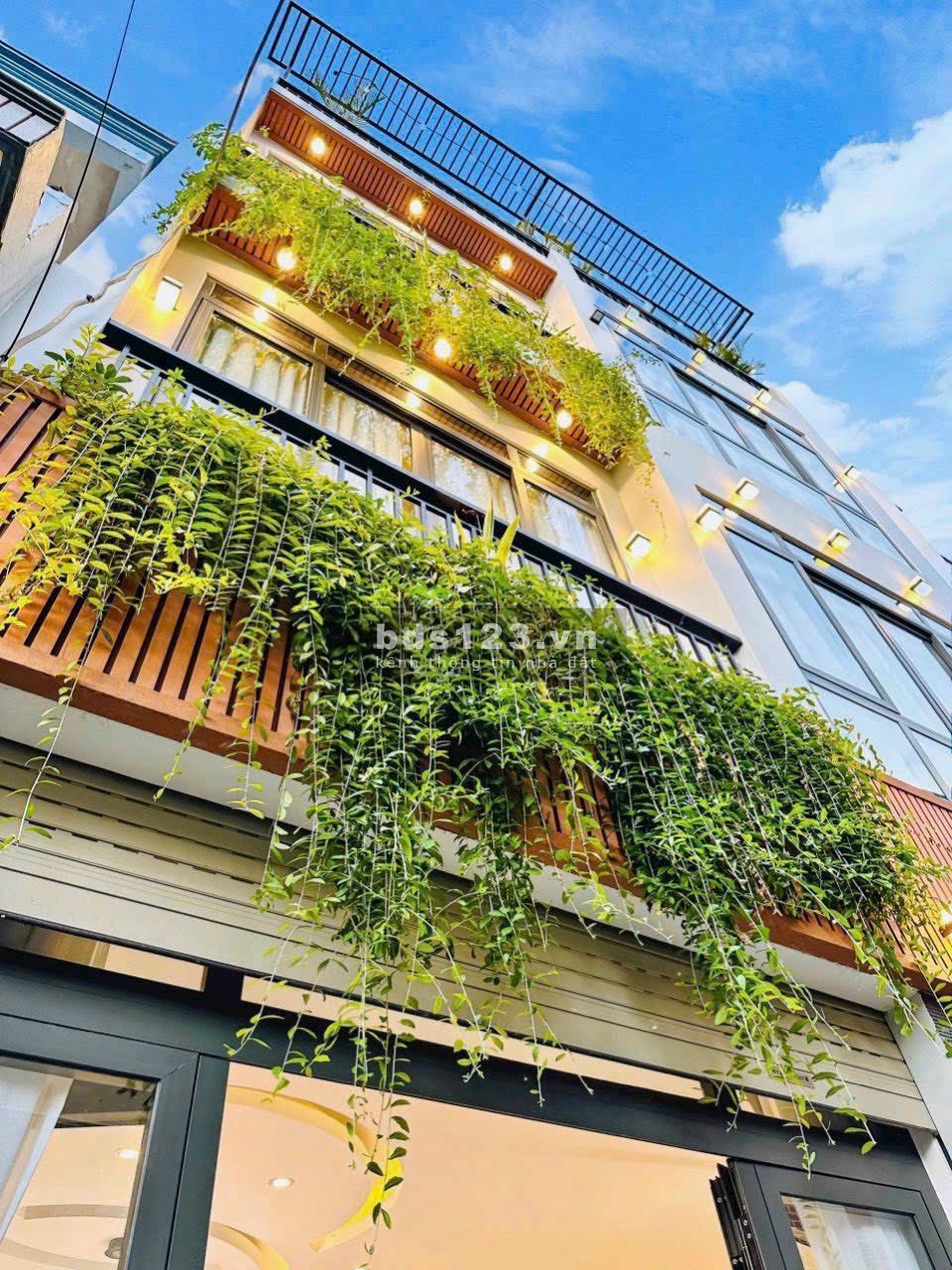 Bán gấp nhà Hẻm đẹp hẻm 8m Hoàng Hoa Thám, p12, Tân Bình, 56m2, giá bán 8,2 tỷ