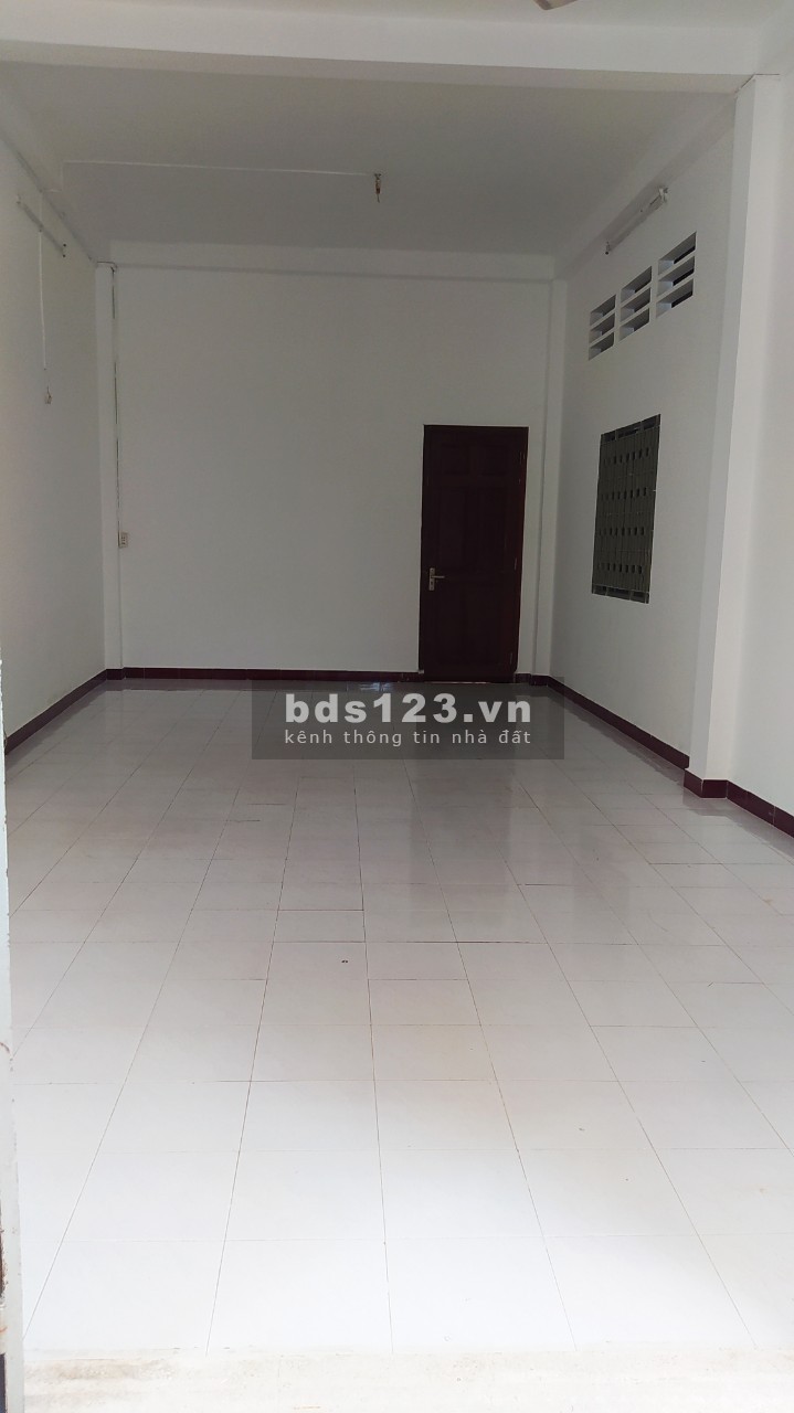 Cho thuê mặt bằng làm văn phòng, kho hàng, lớp học 32m2 gần Etown