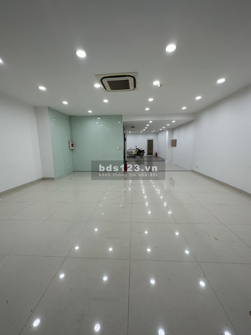 Mặt tiền Nguyễn Cơ Thạch Sala - 1 hầm, trệt, 3 lầu, áp mái- 7500$