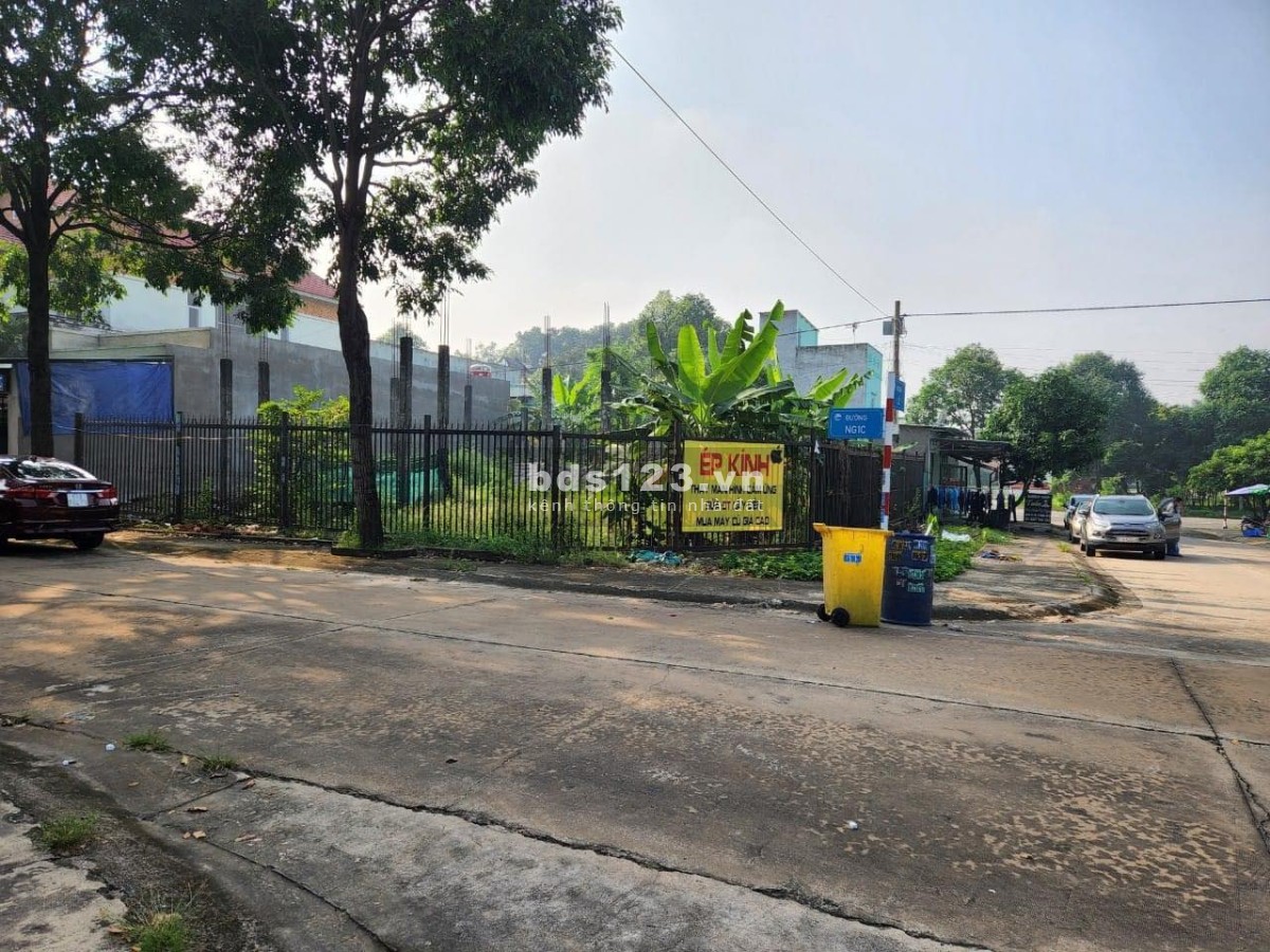 Cần bán đất lô góc 255m² tại Mỹ Phước 3 vị trí bao đẹp. Khu dân cư hiện hữu, giá chỉ 3 tỷ 7 hết đất