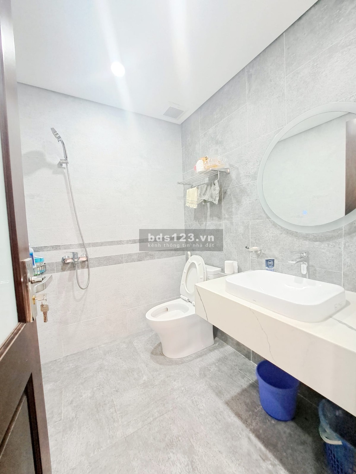 Cần bán ngay nhà Cổ Nhuế, DT 31m² x 2 tầng, giá chỉ 2.8 tỷ, cách 10m ra ôtô, ngõ rộng đẹp.