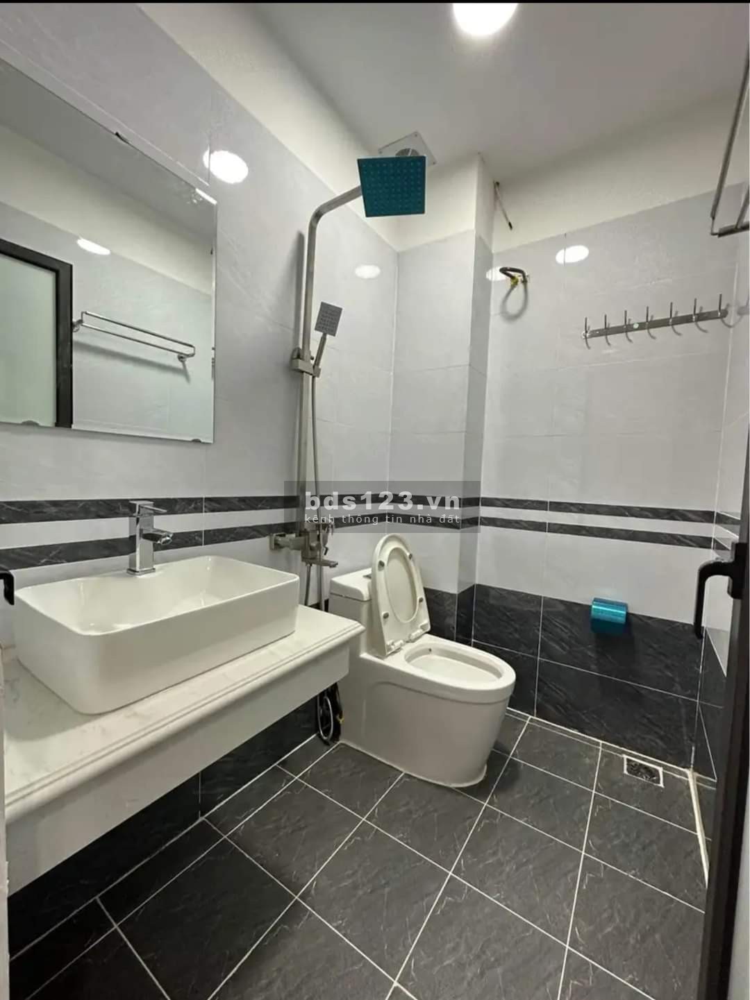 B.Á.N NHÀ #DI TRẠCH DTSD 125M . NGÕ THÔNG LUNG TUNG Ô TÔ ĐỖ CỬA XE 3 NGÁC PHI VÈO VÈO