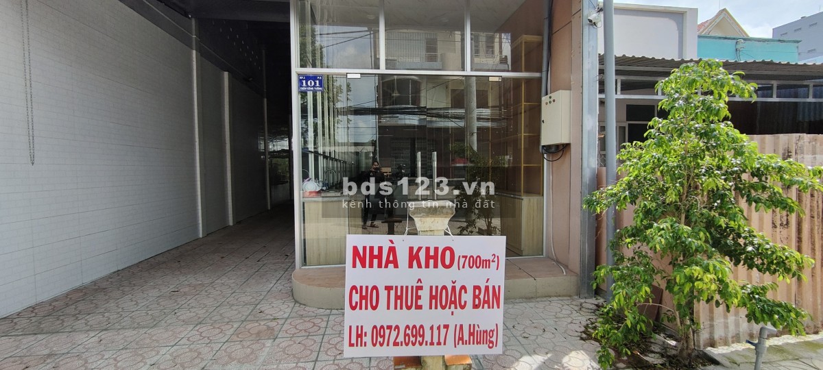 Bán kho xưởng có văn phòng 700m² tại Trần Công Tường