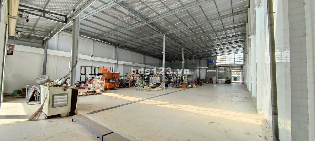 Bán kho xưởng có văn phòng 700m² tại Trần Công Tường