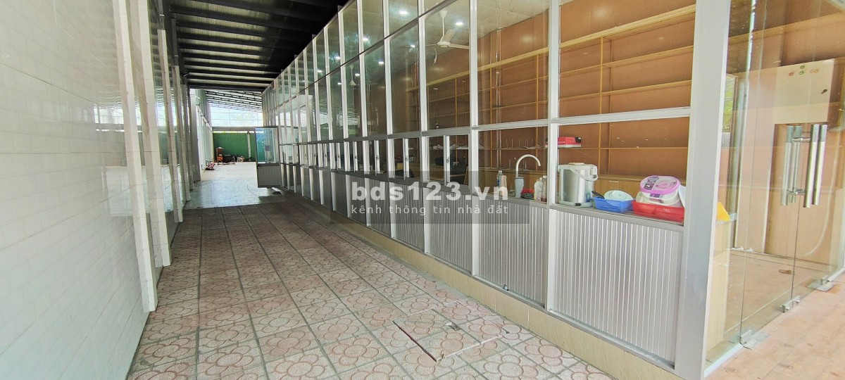 Bán kho xưởng có văn phòng 700m² tại Trần Công Tường