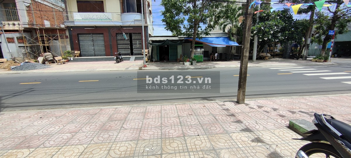 Bán kho xưởng có văn phòng 700m² tại Trần Công Tường