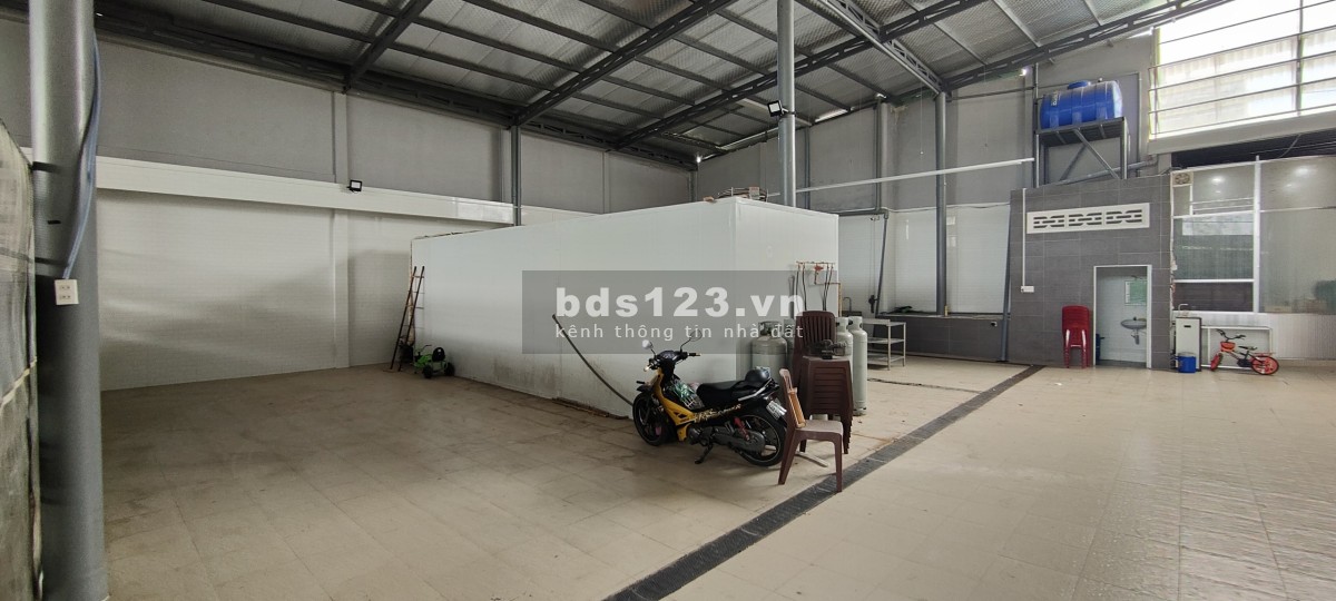Bán kho xưởng có văn phòng 700m² tại Trần Công Tường