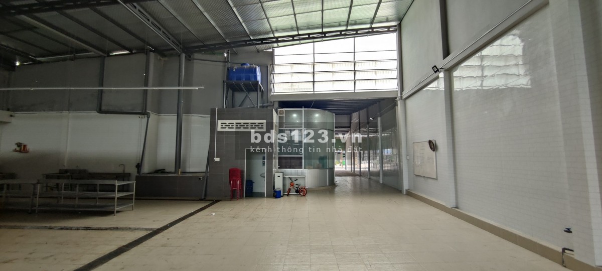 Bán kho xưởng có văn phòng 700m² tại Trần Công Tường