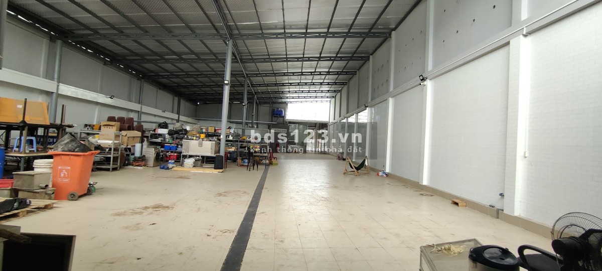 Bán kho xưởng có văn phòng 700m² tại Trần Công Tường