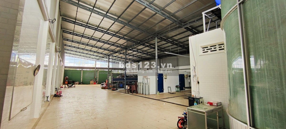 Bán kho xưởng có văn phòng 700m² tại Trần Công Tường