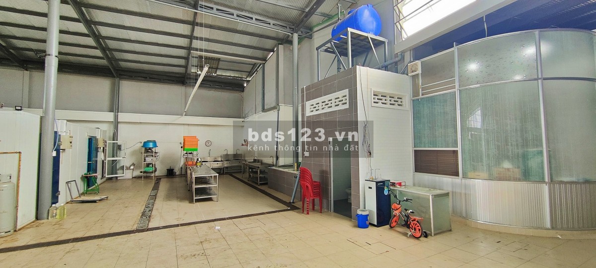 Bán kho xưởng có văn phòng 700m² tại Trần Công Tường