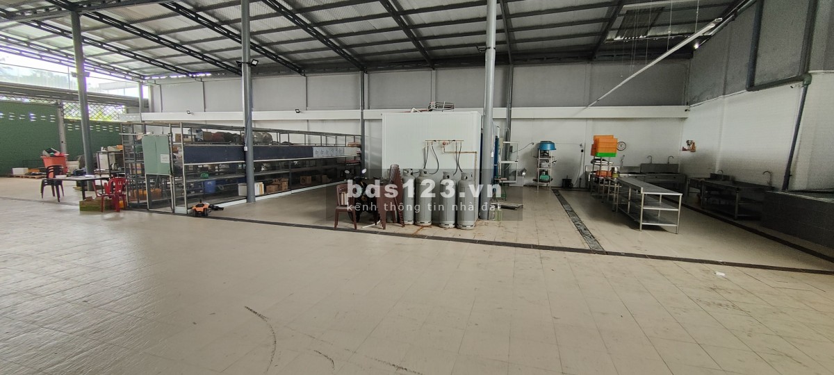 Bán kho xưởng có văn phòng 700m² tại Trần Công Tường