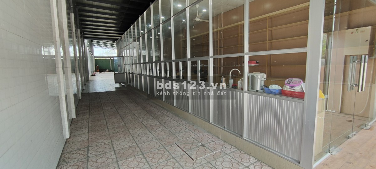 Bán kho xưởng có văn phòng 700m² tại Trần Công Tường