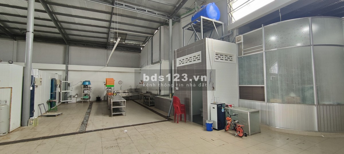 Bán kho xưởng có văn phòng 700m² tại Trần Công Tường