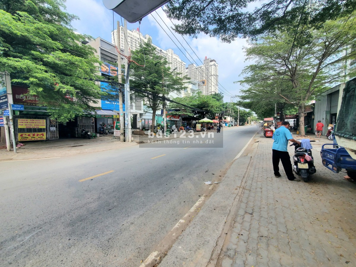 Kho xưởng, mặt bằng kinh doanh 300m2 mặt tiền đường Hoàng Quốc Việt