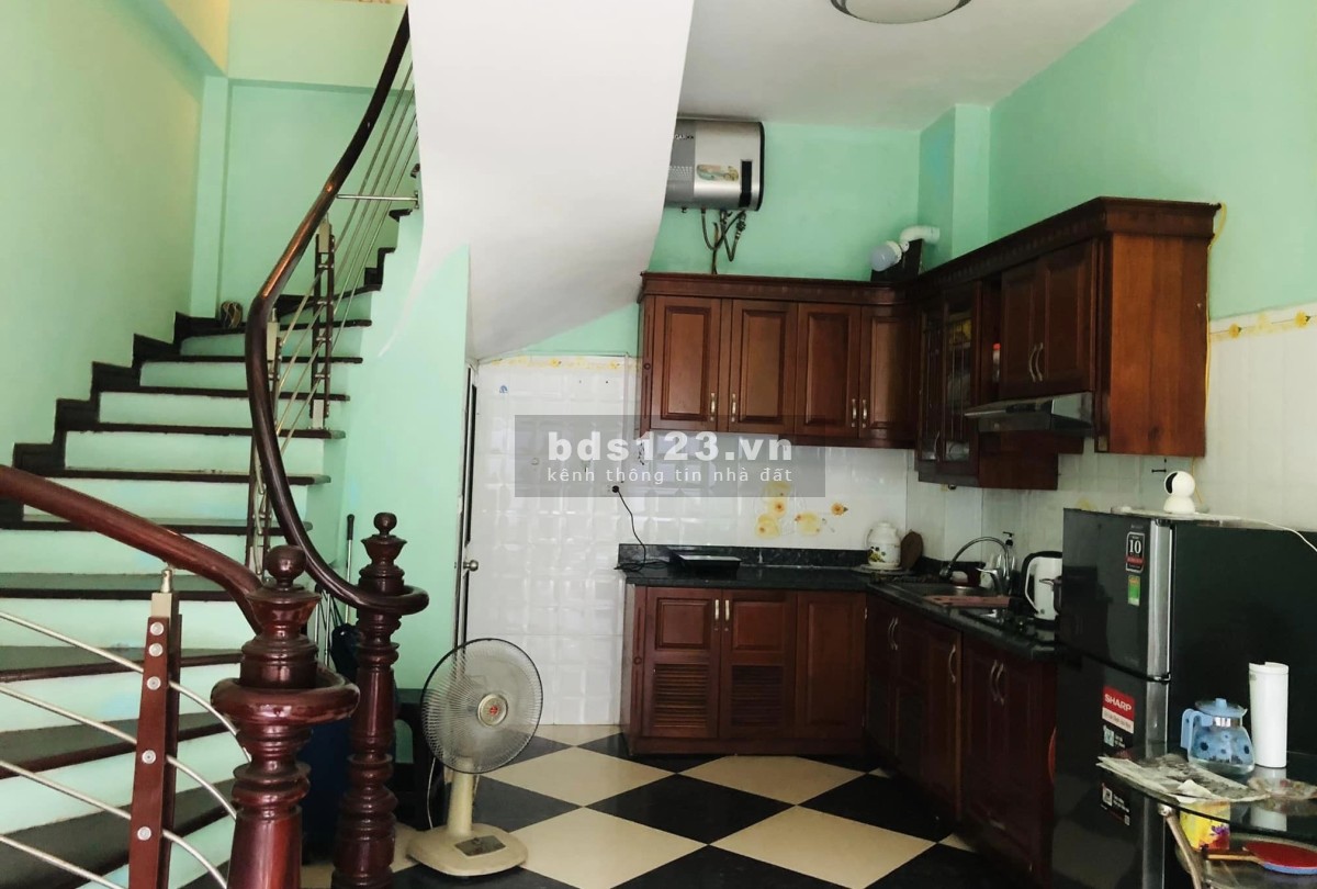 Chủ cần tiền bán gấp nhà Quang Trung, 40M2, 5T, giá chào hơn 6 tỷ có TL
