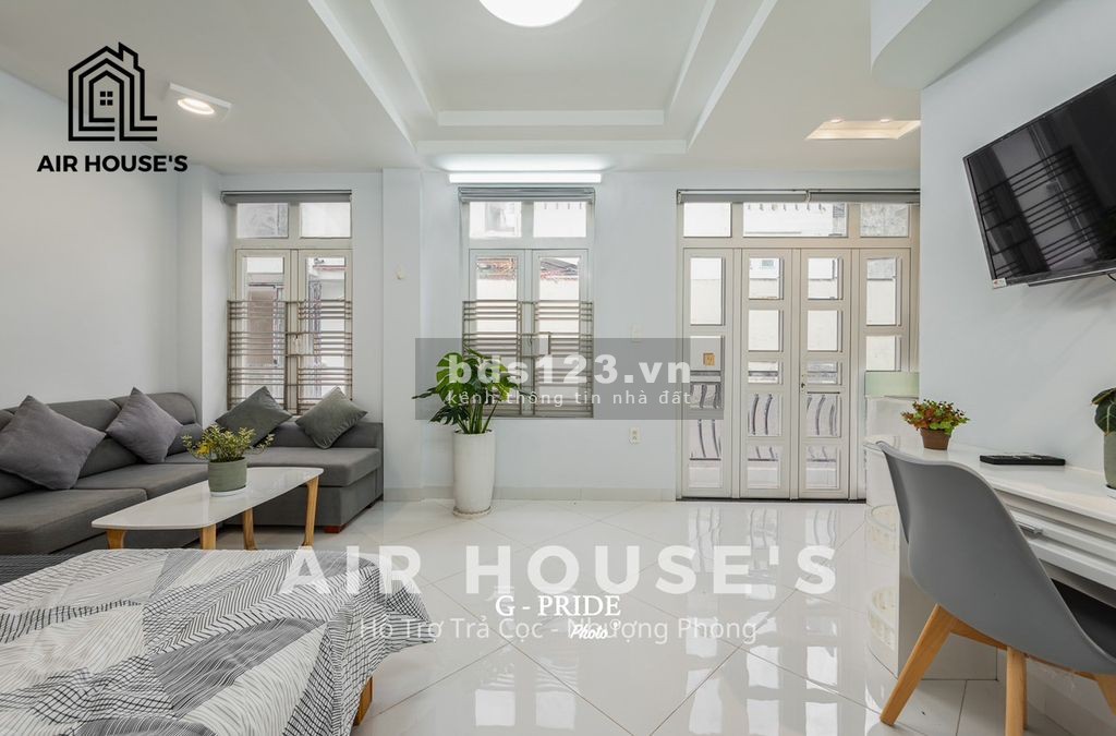 Cho thuê studio ban công thoáng mát 30m2 - Ngay quận 1