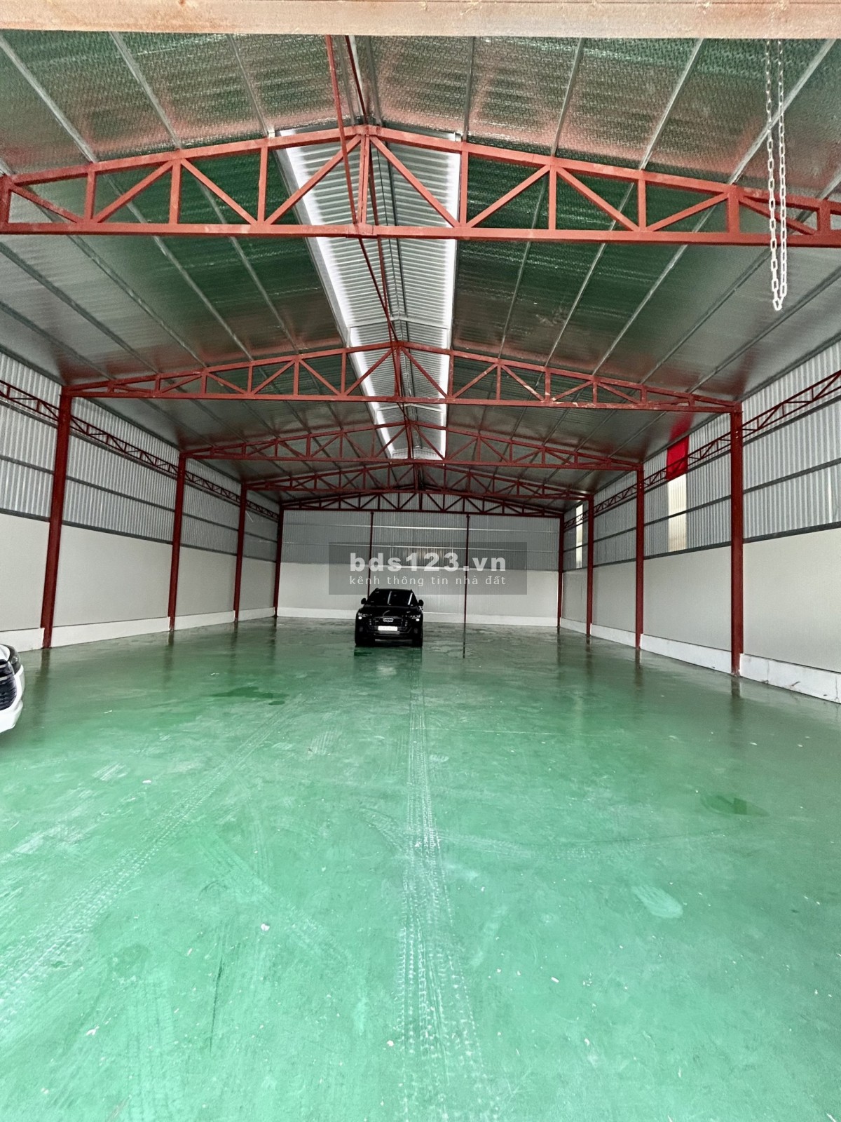 Cho thuê kho xưởng 300m2 giá tốt tại mặt tiền đường Trường Chinh, Quận 12.