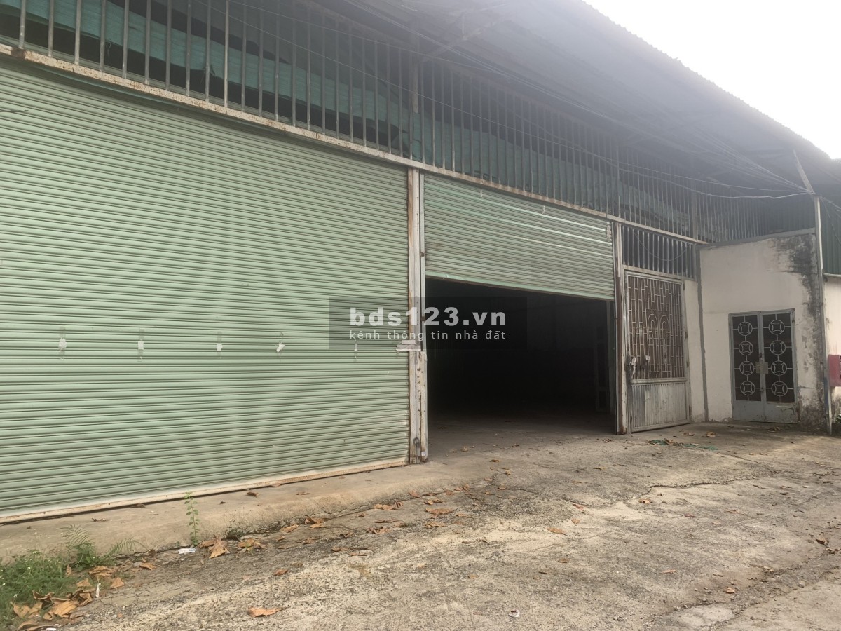 Cho thuê kho chứa hàng gần sân bay tại mặt tiền đường Tân Sơn, F.15, quận Tân Bình.