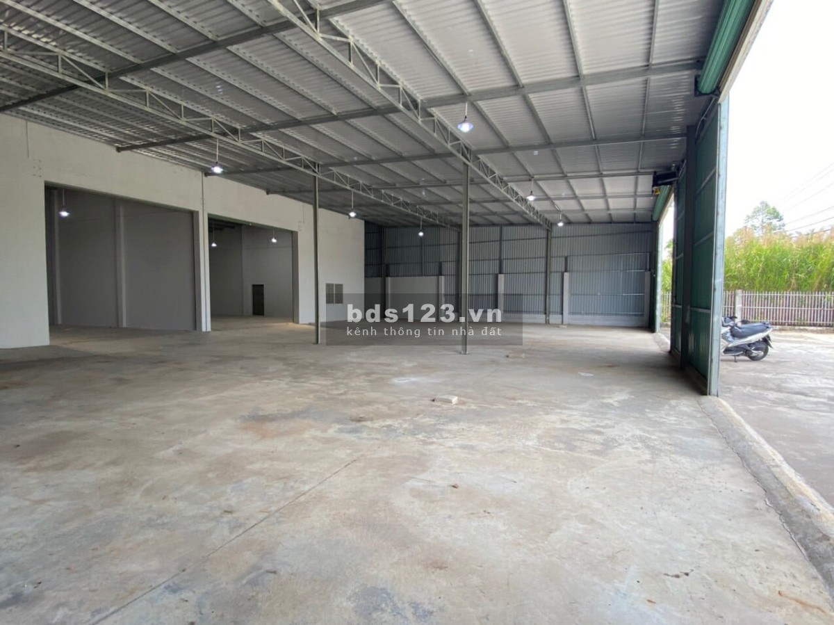 Cho thuê kho xưởng 550m2 tại đường Hòa Bình - Đầm Sen, quận…
